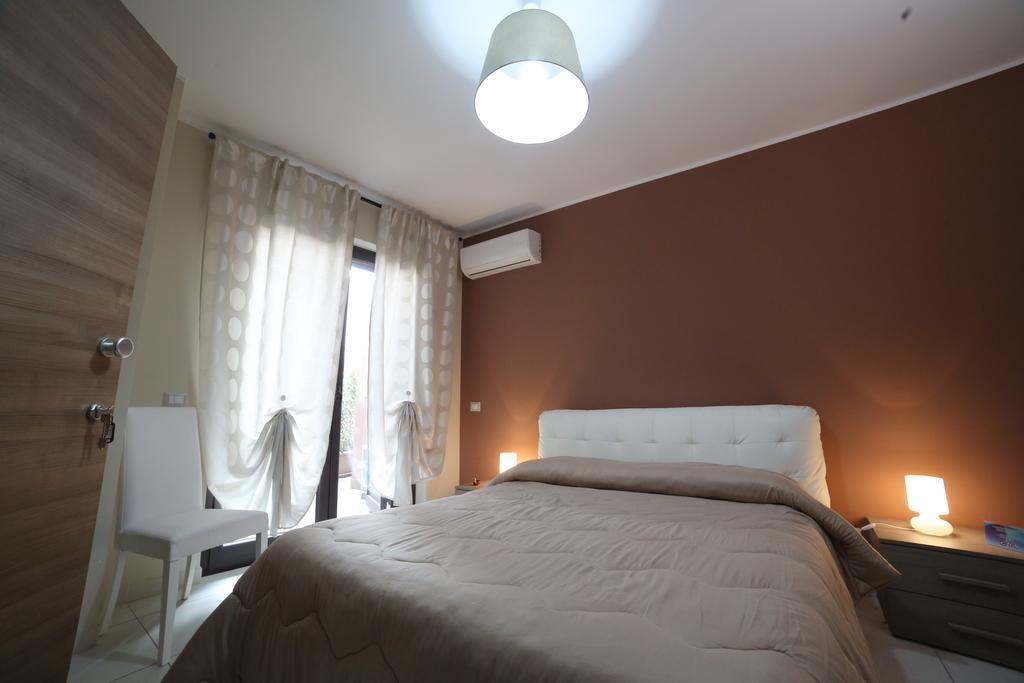 אצ'י קסטלו B&B Ciclopi מראה חיצוני תמונה