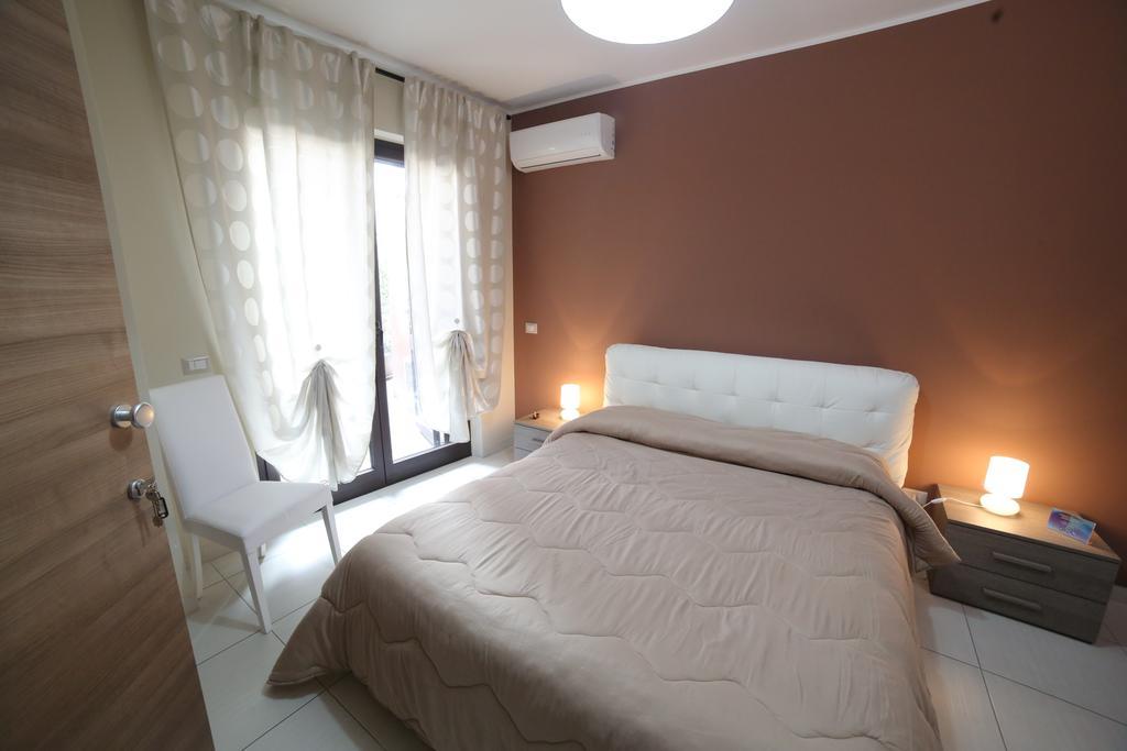 אצ'י קסטלו B&B Ciclopi מראה חיצוני תמונה